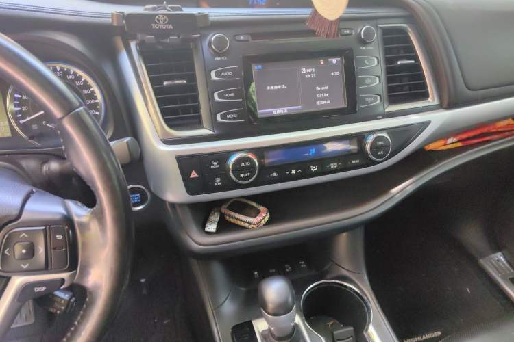 Used Toyota Highlander 2015 2.0T Four-Wheel Drive Luxury Edition 7-Seater Audio And AC Panel