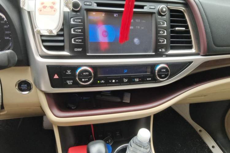 Used Toyota Highlander 2015 2.0T Four-Wheel Drive Ultimate Edition 7-Seater Audio And AC Panel