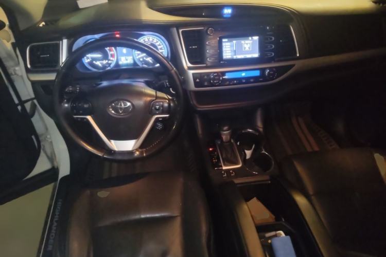 Used Toyota Highlander 2015 2.0T Two-Wheel Drive Luxury Edition 7 Seats Center Console