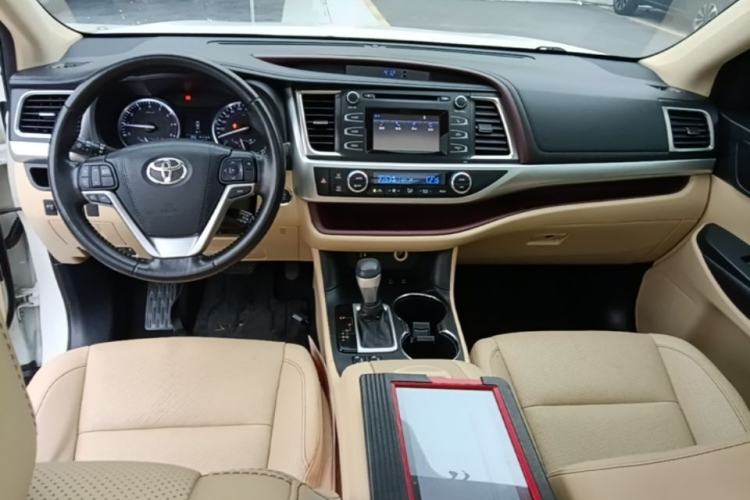 Used Toyota Highlander 2015 2.0T Four-Wheel Drive Luxury Edition 7-Seater Center Console