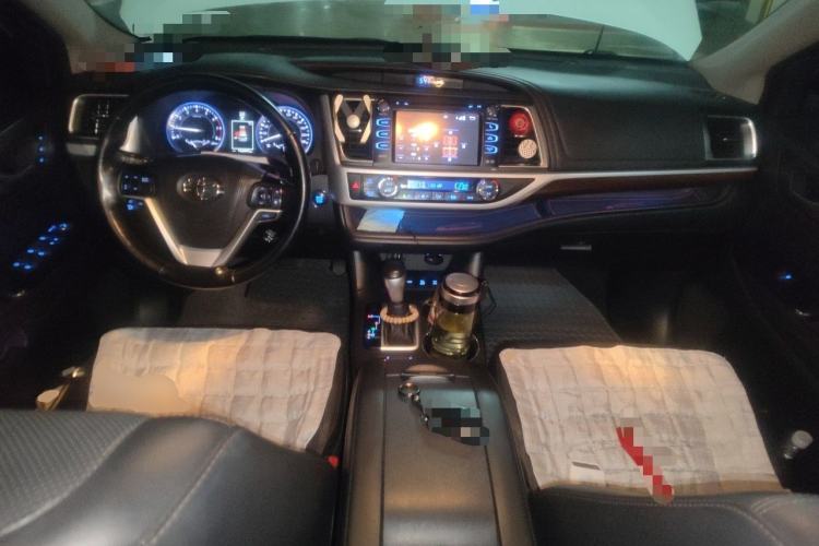 Used Toyota Highlander 2015 2.0T Four-Wheel Drive Ultimate Edition 7-Seater Center Console