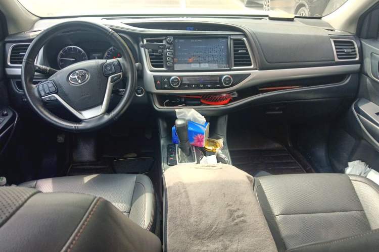 Used Toyota Highlander 2015 2.0T Four-Wheel Drive Luxury Edition 7-Seater Center Console