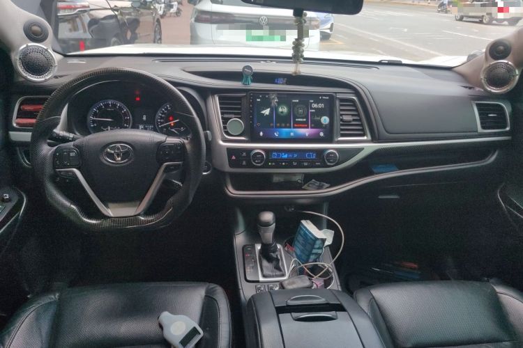 Used Toyota Highlander 2015 2.0T Four-Wheel Drive Luxury Edition 7-Seater Center Console
