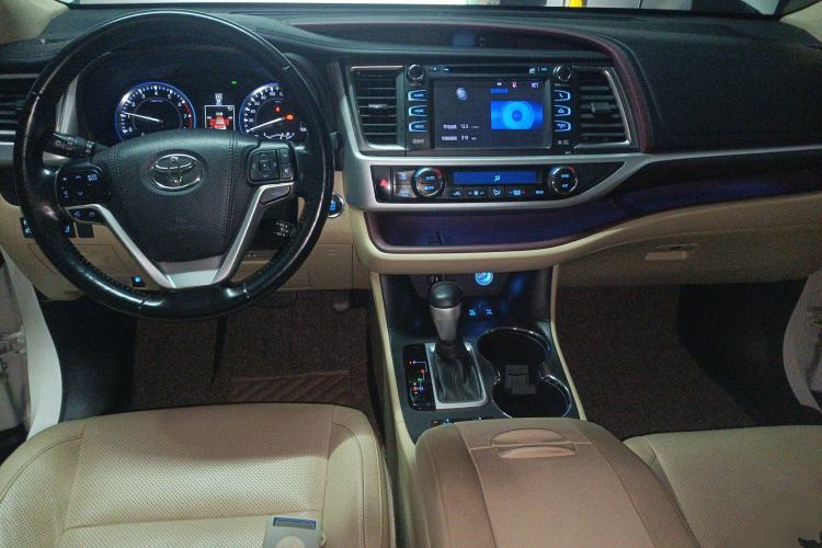 Used Toyota Highlander 2015 2.0T Four-Wheel Drive Ultimate Edition 7-Seater Center Console
