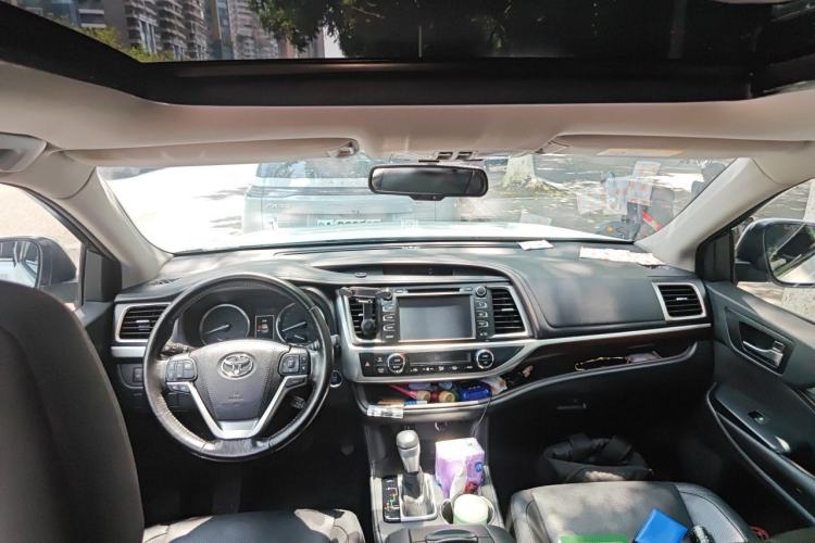 Used Toyota Highlander 2015 2.0T Four-Wheel Drive Ultimate Edition 7-Seater Center Console