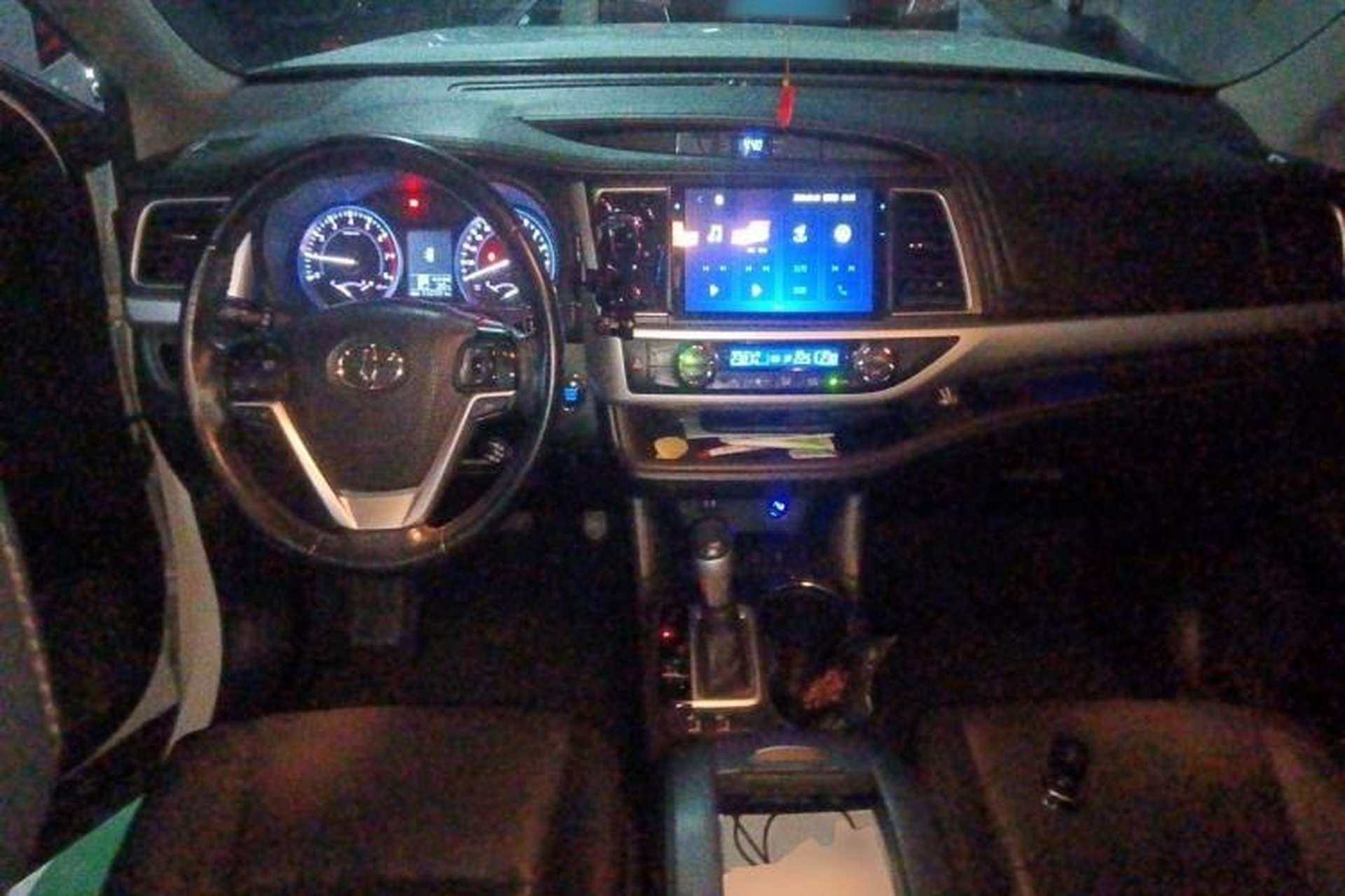 Used Toyota Highlander 2015 2.0T Four-Wheel Drive Luxury Edition 7-Seater Center Console