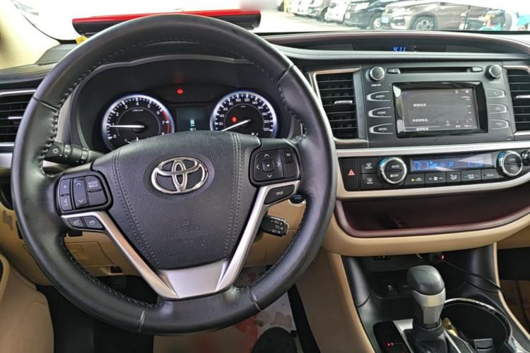 Used Toyota Highlander 2015 2.0T Four-Wheel Drive Luxury Edition 7-Seater Center Console