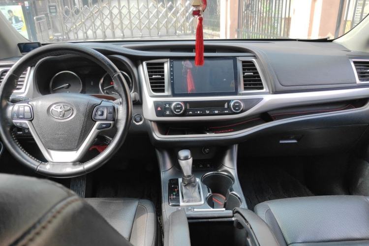 Used Toyota Highlander 2015 2.0T Four-Wheel Drive Luxury Edition 7-Seater Center Console