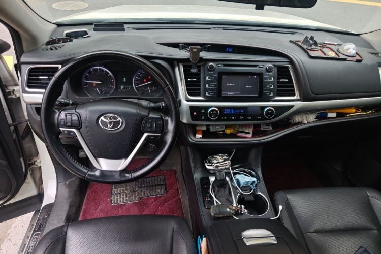 Used Toyota Highlander 2015 2.0T Two-Wheel Drive Luxury Edition 7 Seats Center Console