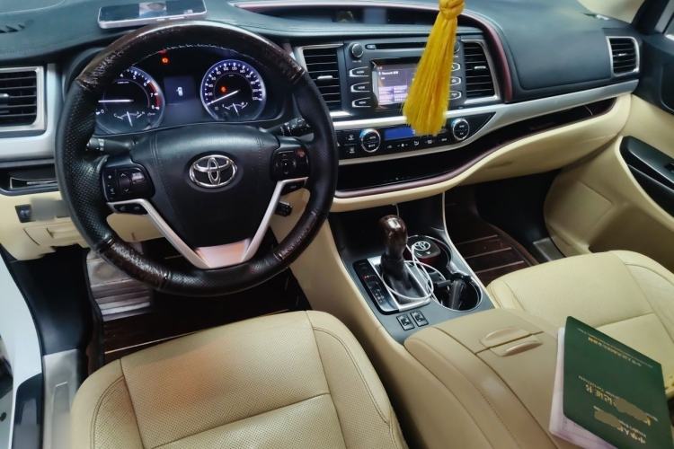 Used Toyota Highlander 2015 2.0T Two-Wheel Drive Luxury Edition 7 Seats Center Console