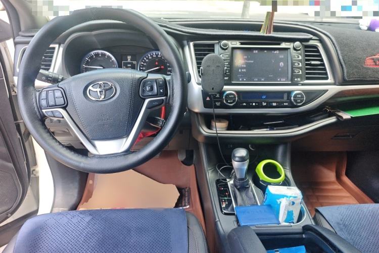 Used Toyota Highlander 2015 2.0T Four-Wheel Drive Ultimate Edition 7-Seater Center Console