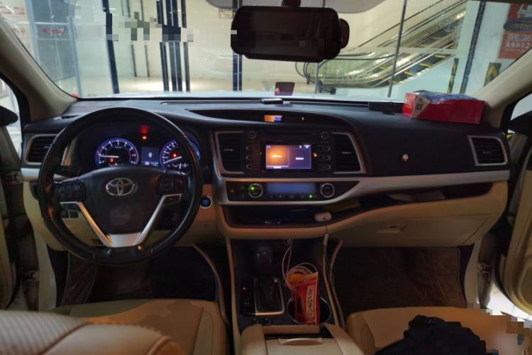 Used Toyota Highlander 2015 2.0T Four-Wheel Drive Luxury Edition 7-Seater Center Console