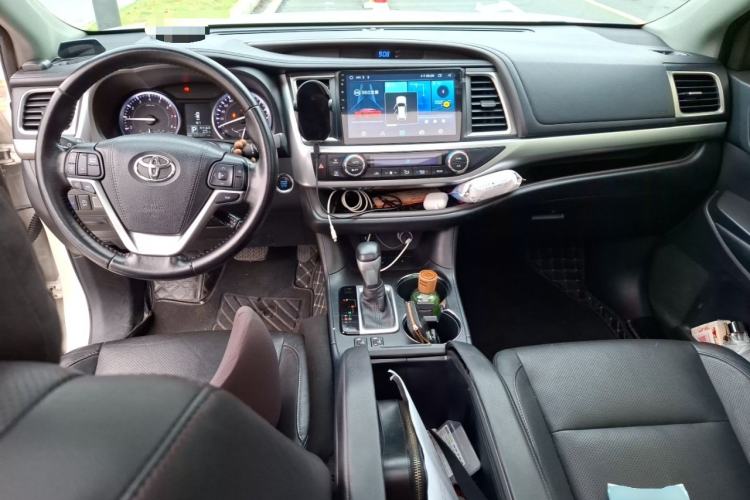 Used Toyota Highlander 2015 2.0T Two-Wheel Drive Luxury Edition 7 Seats Center Console