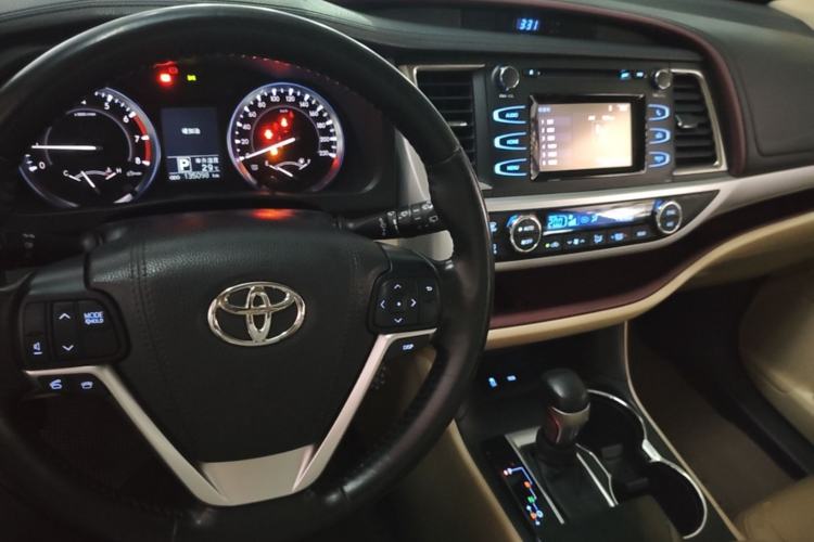Used Toyota Highlander 2015 2.0T Two-Wheel Drive Luxury Edition 7 Seats Center Console