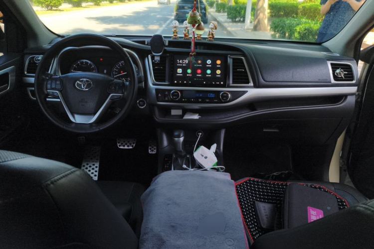 Used Toyota Highlander 2015 2.0T Four-Wheel Drive Luxury Edition 7-Seater Center Console