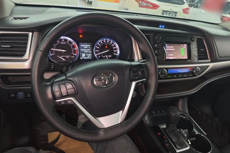 Used Toyota Highlander 2015 2.0T Four-Wheel Drive Luxury Edition 7-Seater Center Console