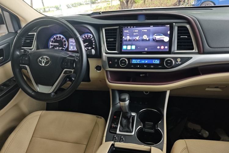 Used Toyota Highlander 2015 2.0T Four-Wheel Drive Luxury Edition 7-Seater Center Console
