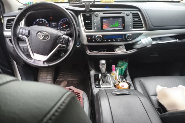 Used Toyota Highlander 2015 2.0T Four-Wheel Drive Luxury Edition 7-Seater Center Console