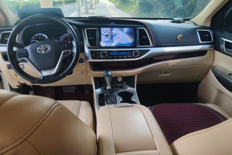 Used Toyota Highlander 2015 2.0T Four-Wheel Drive Luxury Edition 7-Seater Center Console