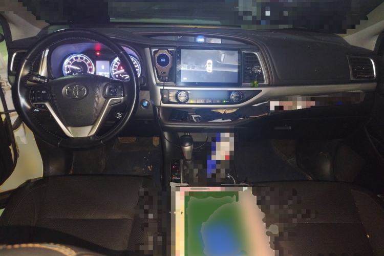 Used Toyota Highlander 2015 2.0T Four-Wheel Drive Luxury Navigation Version with 7 Seats Center Console