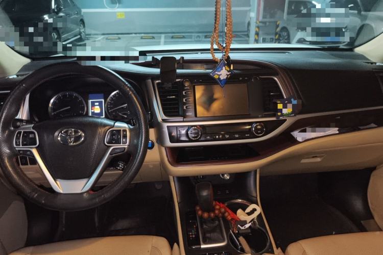 Used Toyota Highlander 2015 2.0T Four-Wheel Drive Ultimate Edition 7-Seater Center Console