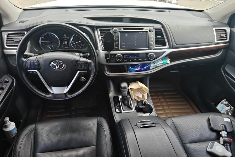 Used Toyota Highlander 2015 2.0T Four-Wheel Drive Ultimate Edition 7-Seater Center Console