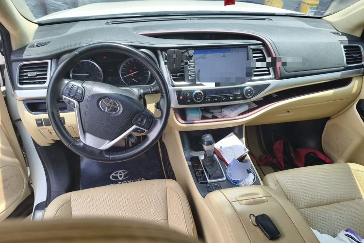 Used Toyota Highlander 2015 2.0T Two-Wheel Drive Luxury Edition 7 Seats Center Console