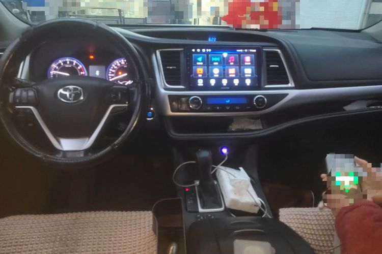 Used Toyota Highlander 2015 2.0T Four-Wheel Drive Luxury Edition 7-Seater Center Console