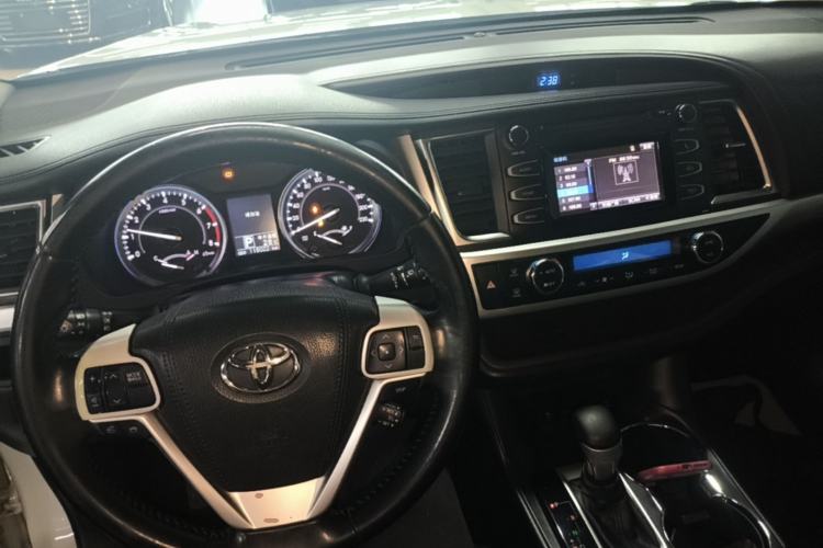Used Toyota Highlander 2015 2.0T Four-Wheel Drive Luxury Edition 7-Seater Center Console