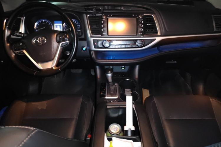 Used Toyota Highlander 2015 2.0T Four-Wheel Drive Ultimate Edition 7-Seater Center Console