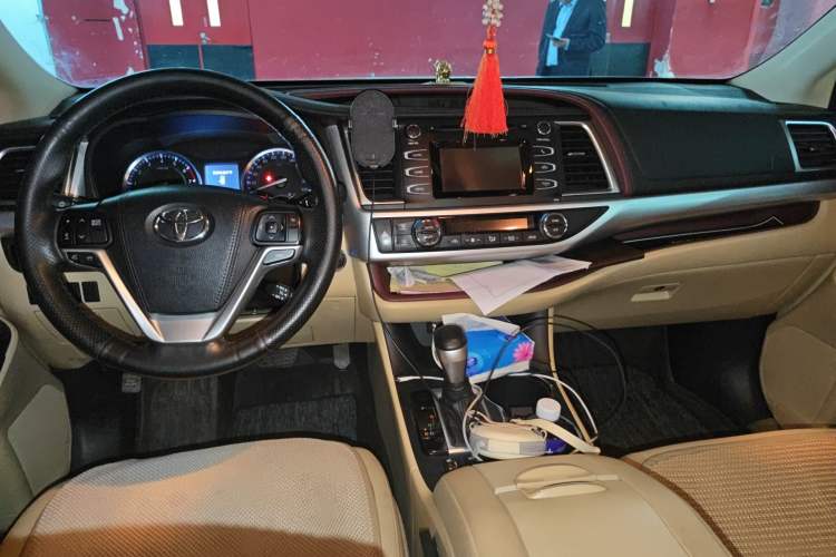 Used Toyota Highlander 2015 2.0T Four-Wheel Drive Luxury Edition 7-Seater Center Console