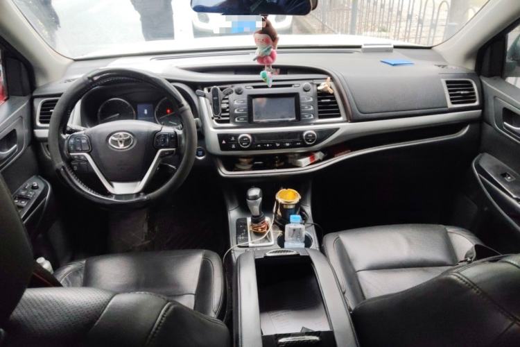 Used Toyota Highlander 2015 2.0T Four-Wheel Drive Luxury Navigation Version with 7 Seats Center Console