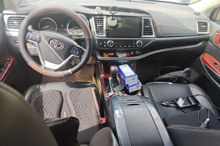 Used Toyota Highlander 2015 2.0T Four-Wheel Drive Luxury Edition 7-Seater Center Console