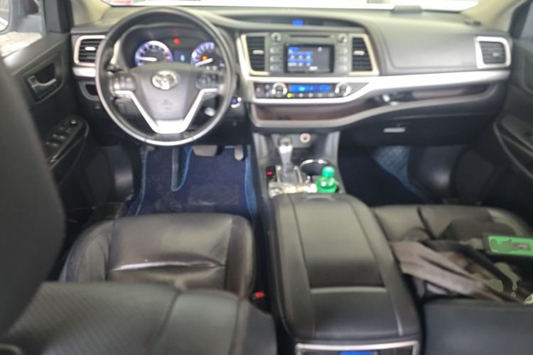 Used Toyota Highlander 2015 2.0T Two-Wheel Drive Luxury Edition 7 Seats Center Console