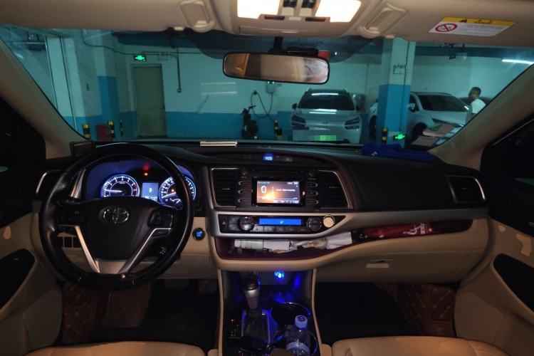 Used Toyota Highlander 2015 2.0T Four-Wheel Drive Luxury Edition 7-Seater Center Console