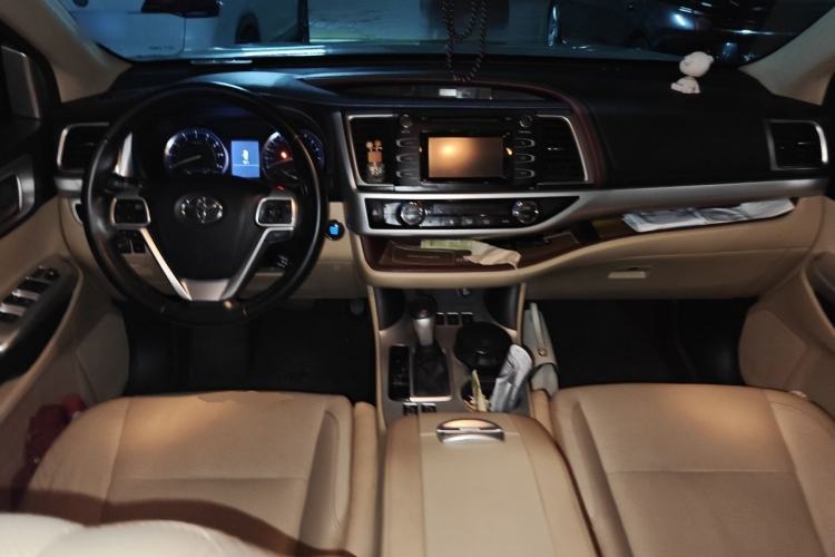 Used Toyota Highlander 2015 3.5L 4x4 Luxury Edition 7-seater Center Console