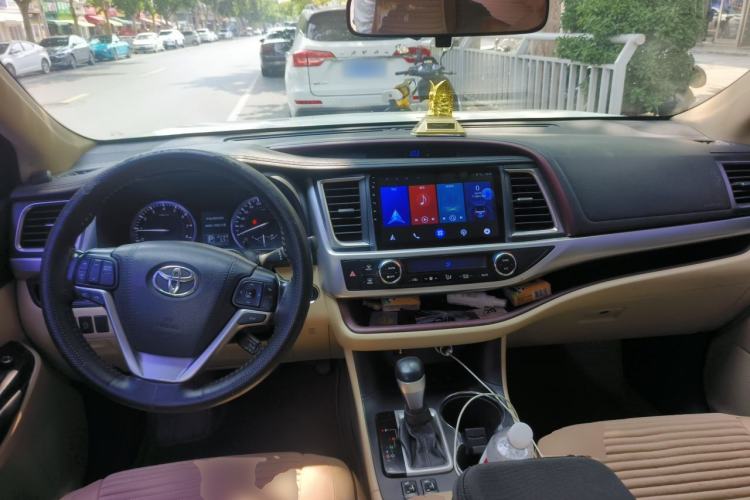 Used Toyota Highlander 2015 2.0T Four-Wheel Drive Luxury Edition 7-Seater Center Console