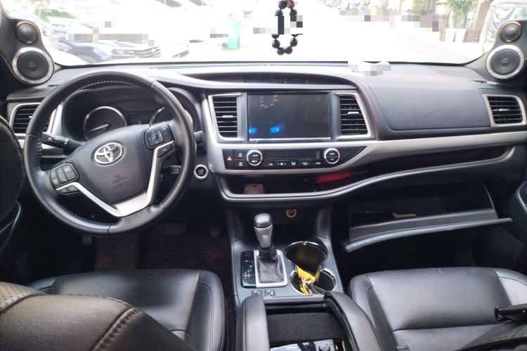 Used Toyota Highlander 2015 2.0T Two-Wheel Drive Luxury Edition 7 Seats Center Console