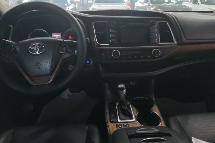 Used Toyota Highlander 2015 2.0T Two-Wheel Drive Luxury Edition 7 Seats Center Console