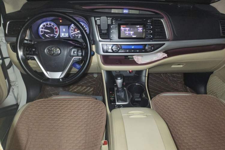 Used Toyota Highlander 2015 2.0T Two-Wheel Drive Luxury Edition 7 Seats Center Console