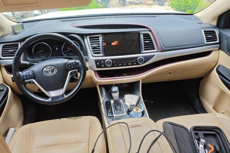 Used Toyota Highlander 2015 2.0T Four-Wheel Drive Luxury Edition 7-Seater Center Console