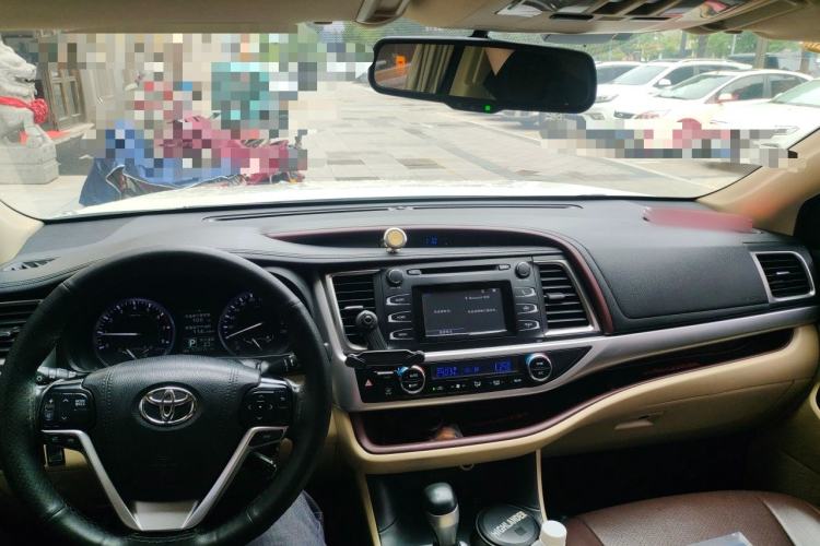 Used Toyota Highlander 2015 2.0T Four-Wheel Drive Luxury Edition 7-Seater Center Console
