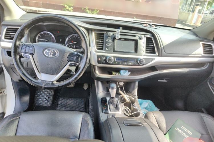 Used Toyota Highlander 2015 2.0T Two-Wheel Drive Luxury Edition 7 Seats Center Console