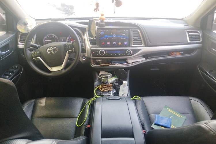 Used Toyota Highlander 2015 2.0T Four-Wheel Drive Luxury Edition 7-Seater Center Console