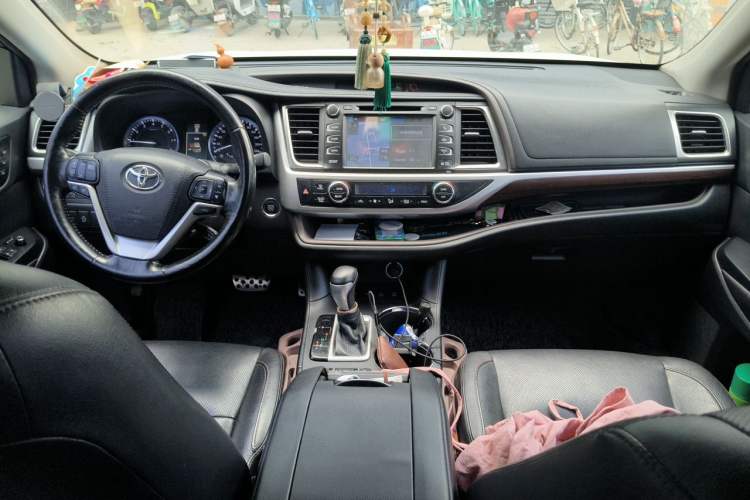 Used Toyota Highlander 2015 2.0T Four-Wheel Drive Ultimate Edition 7-Seater Center Console