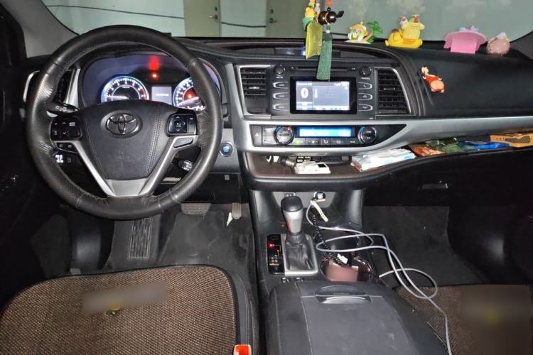 Used Toyota Highlander 2015 2.0T Four-Wheel Drive Luxury Edition 7-Seater Center Console