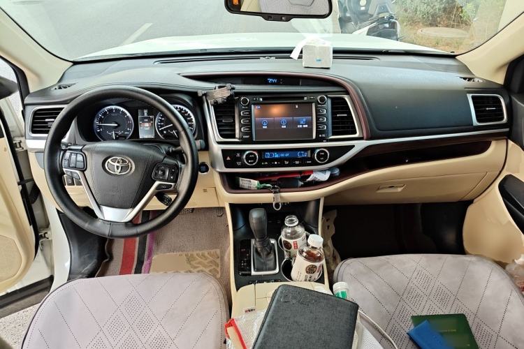 Used Toyota Highlander 2015 2.0T Four-Wheel Drive Ultimate Edition 7-Seater Center Console
