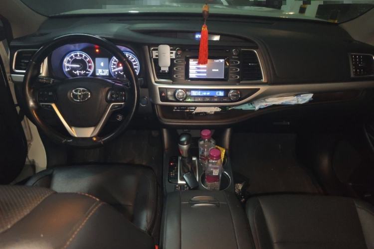 Used Toyota Highlander 2015 2.0T Two-Wheel Drive Luxury Edition 7 Seats Center Console