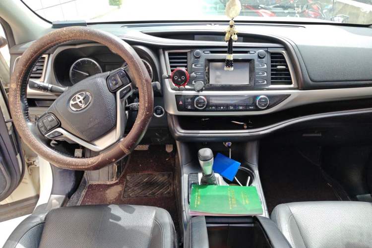 Used Toyota Highlander 2015 2.0T Four-Wheel Drive Luxury Edition 7-Seater Center Console