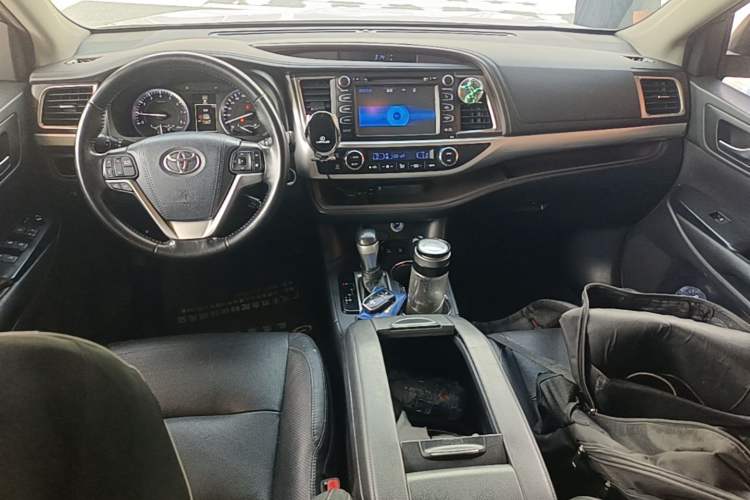 Used Toyota Highlander 2015 3.5L 4x4 Luxury Edition 7-seater Center Console